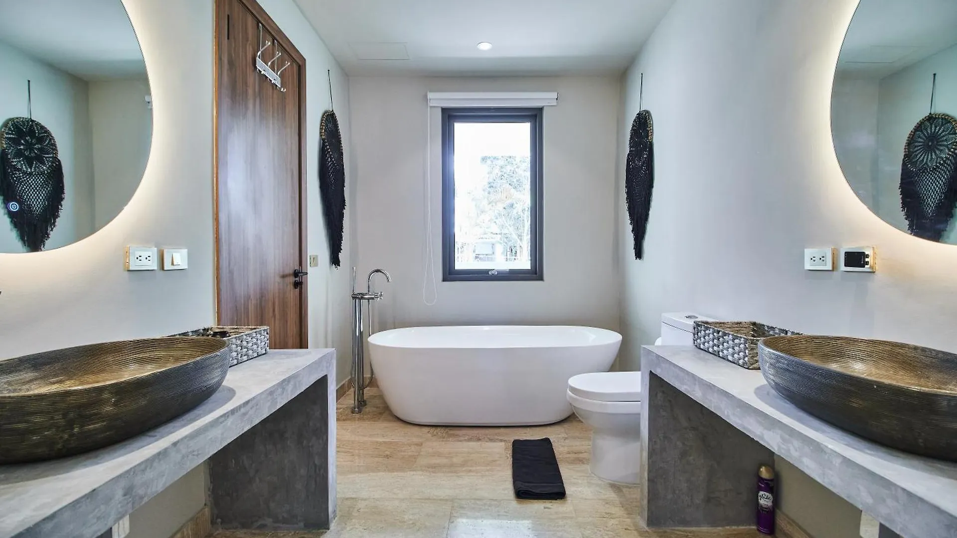 Luxury Villa With 2 Pools, Open Terraces And Sun Deck Τουλούμ