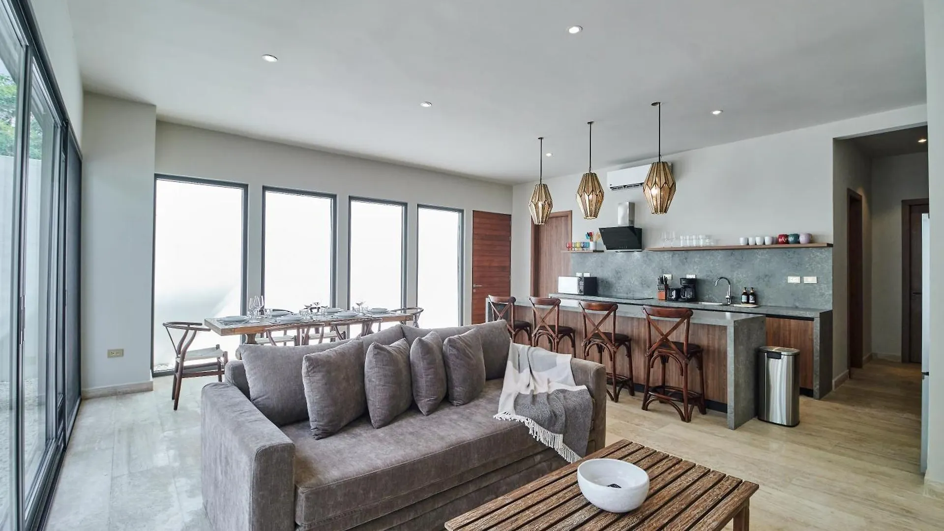 Luxury Villa With 2 Pools, Open Terraces And Sun Deck Τουλούμ
